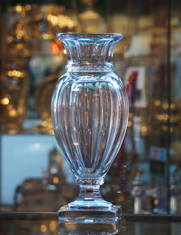 Баккара ваза цена. Французский хрусталь баккара. Ваза Baccarat Grand Luxor. Французское стекло баккара. Баккара хрусталь ваза.