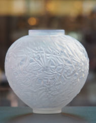 Vase René Lalique Gui Opalescent Patiné Galerie Maxime Marché Vernaison